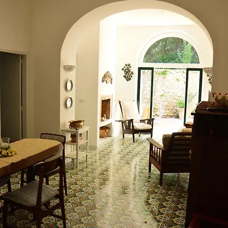 Rosella Villa Capri