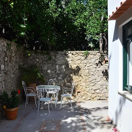 Rosella Villa